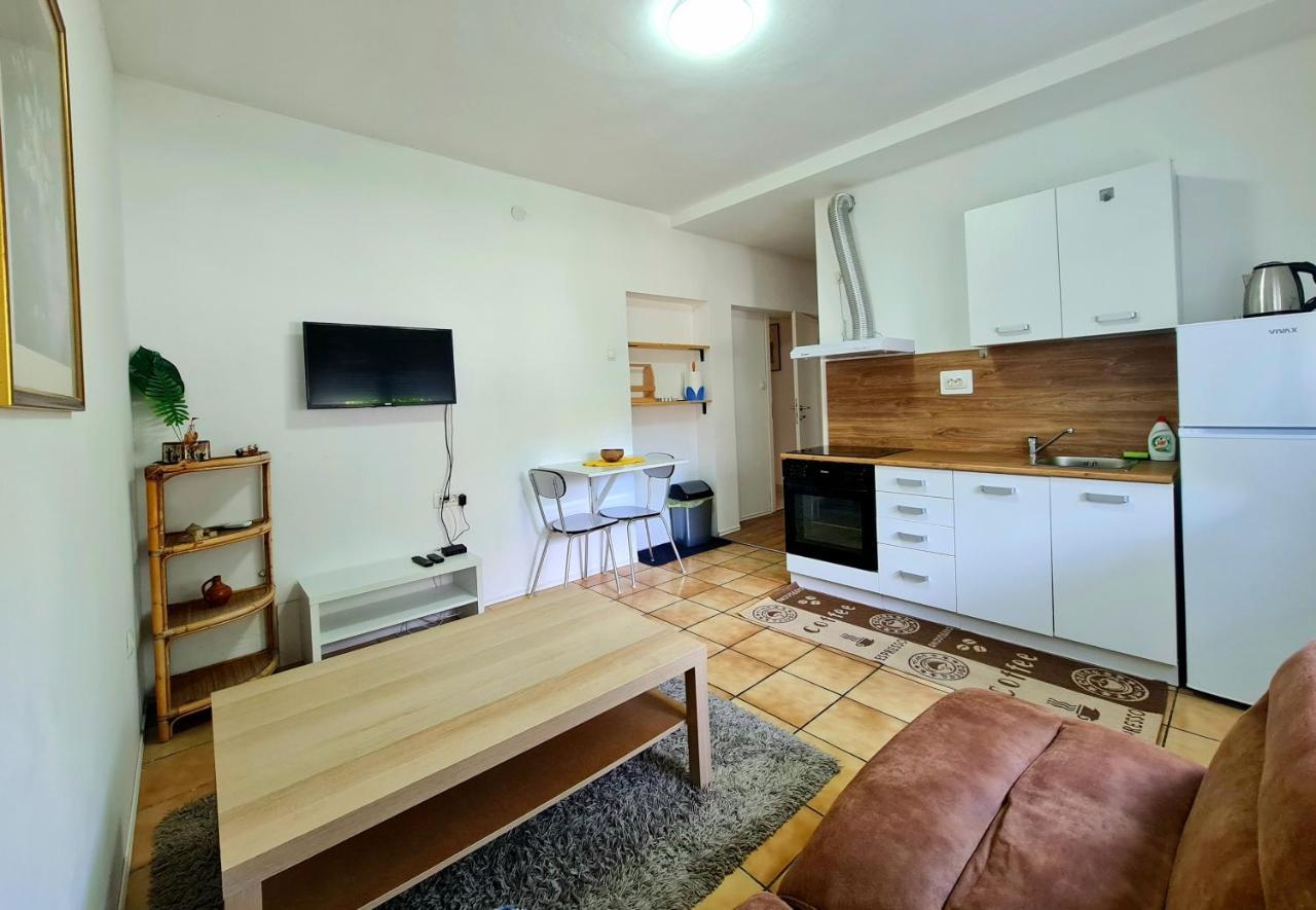 Apartments Roko Zara Esterno foto